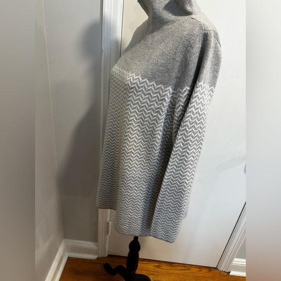 Aspen Women's Mock oversized Turtleneck Sweater. Chevron Pattern. and White. XL - Picture 14 of 14